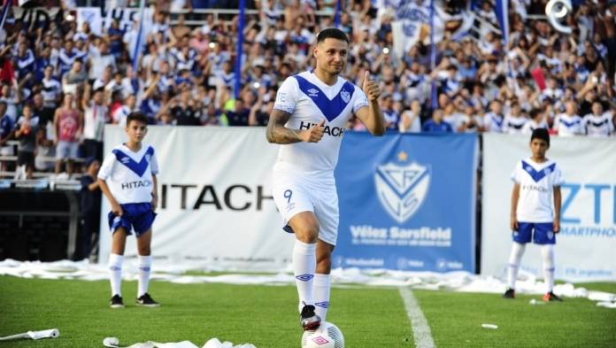 Presentación de Mauro ZárateEstadio de Vélez SarsfieldFoto Juano Tesone