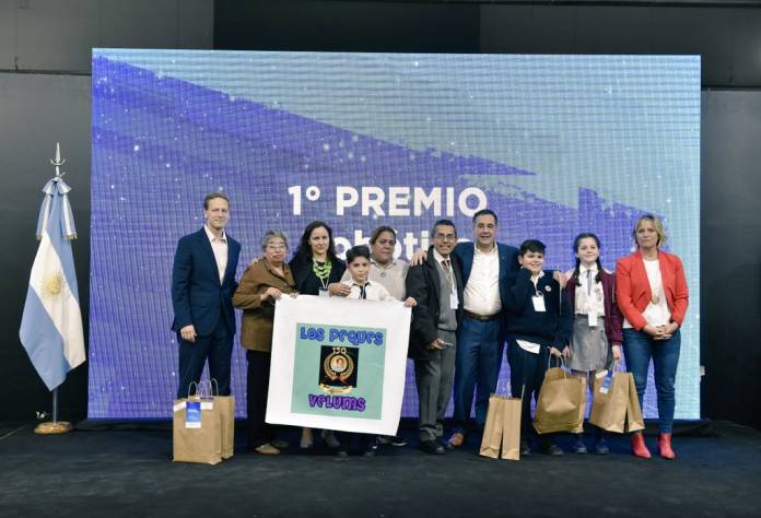 MACRI RECIBE A ALUMNOS DE LA ESCUELA BELGRANO