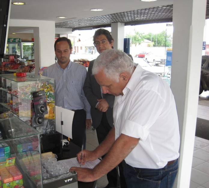 Foto controles locales de cobranzas extrabancarias - Archivo