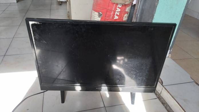 TELEVISOR-LED-4-7-21