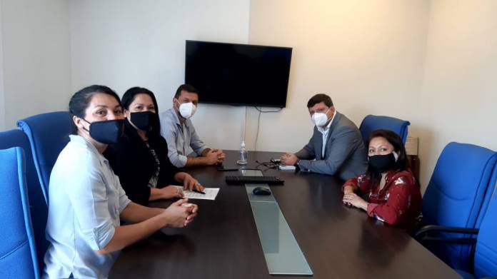 Schiavi-y-Hanke-con-mujeres-emprendedoras