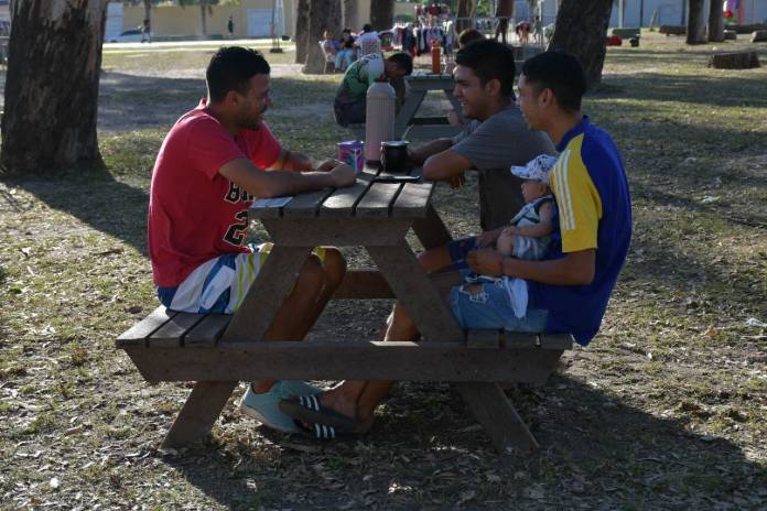 Bancos de madera plástica de botellas de amor - San Gerónimo 2022 (2)