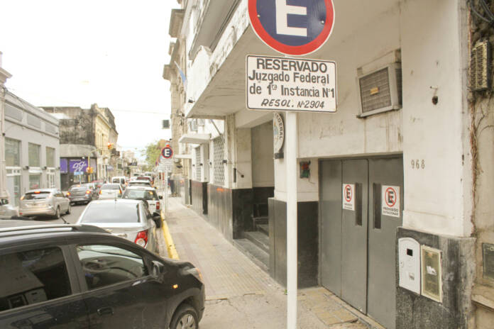 15.05.17 juzgado federal corrientes y edificio rioja entre mayo y quintana©Joaquin Meabe