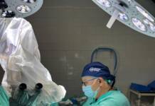 En el Hospital Juan Pablo II colocaron un implante bilateral