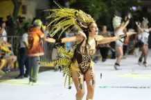 La tercera noche de los CarnavalesBarriales llega al 17 de Agosto