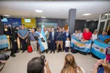 El gobernador Juan Pablo Valdés despidió a los excombatientes que viajan a Malvinas