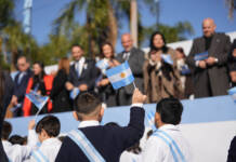 Valdés encabezó el acto por el Día de la Bandera y tomó la promesa a 3 mil estudiantes