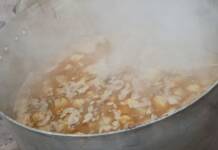 Antonio, el maestro del locro que mantiene viva la tradición desde hace 16 años en Corrientes